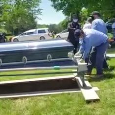 Lowering of casket 